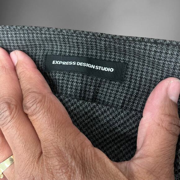 Express Gray Women's Capris - Picture 4 of 9